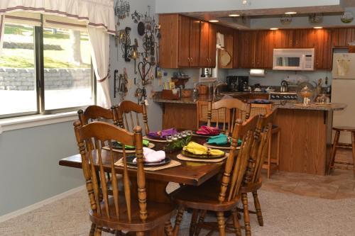 Anchor Inn On The Lake Bed And Breakfast แบรนสัน ภายนอก รูปภาพ